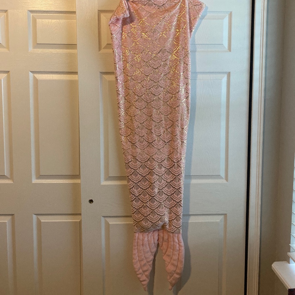 Pillowfort - Mermaid tail blanket